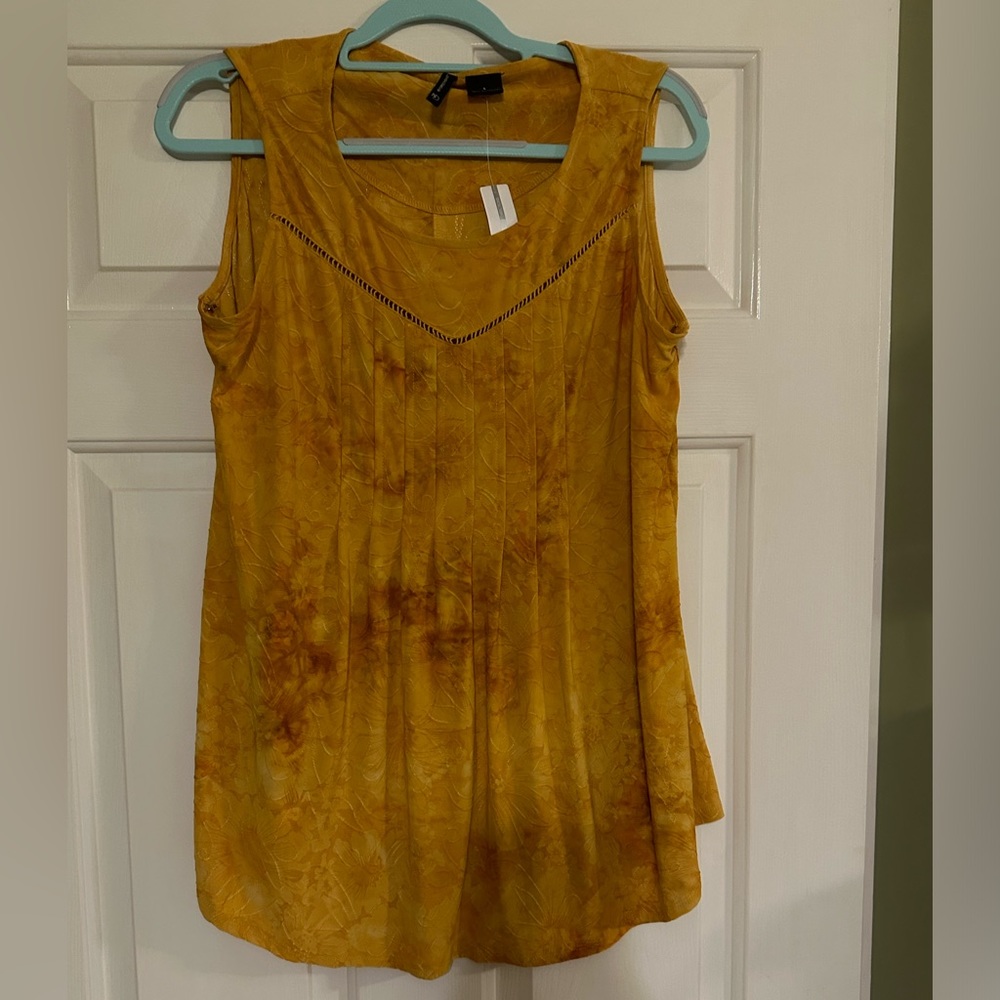 Sleeveless NWT New Directions top